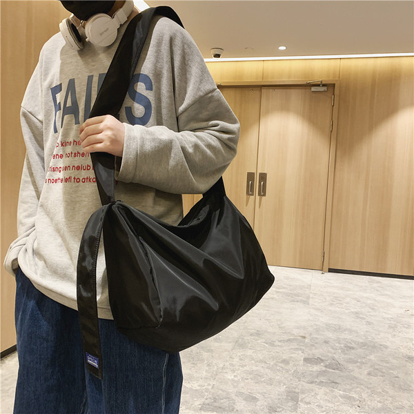 Ανδρική τσάντα ώμου μονόχρωμη