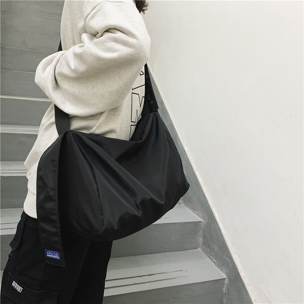 Ανδρική τσάντα ώμου μονόχρωμη