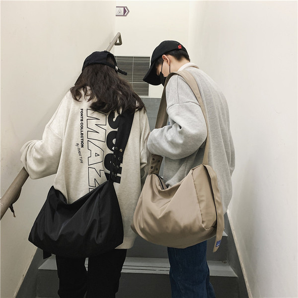 Ανδρική τσάντα ώμου μονόχρωμη