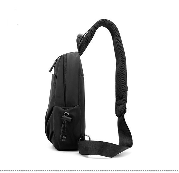 Uue mudeli meeste riidest kott üle ühe õla