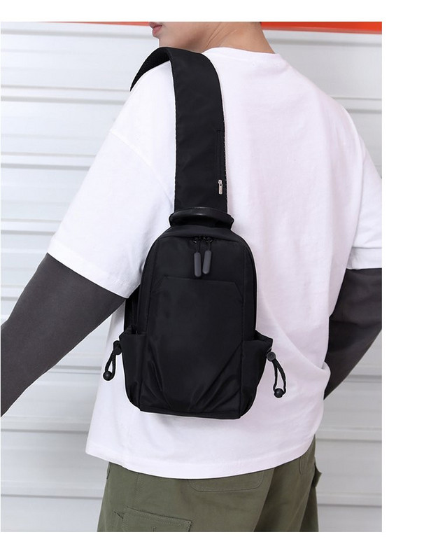 Uue mudeli meeste riidest kott üle ühe õla