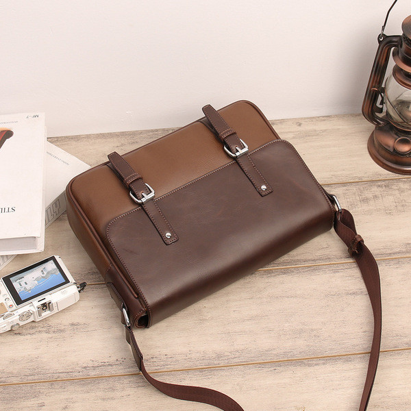 Pruunist kunstnahast vabaaja meeste kott