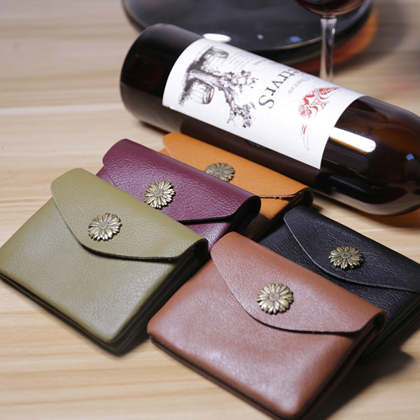 Kis bőr pénztárca fém díszítéssel