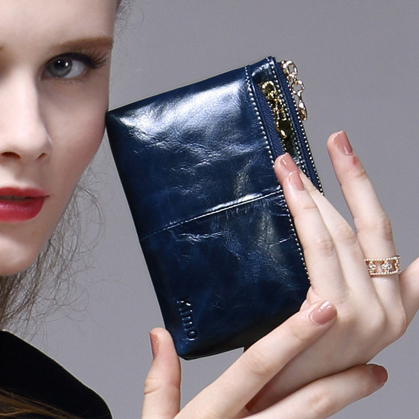 Väike lukuga nahast rahakott