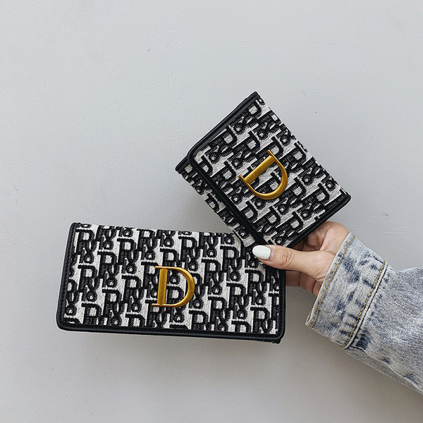 Moderan ženski novčanik sa metalnim elementom - dvije veličine