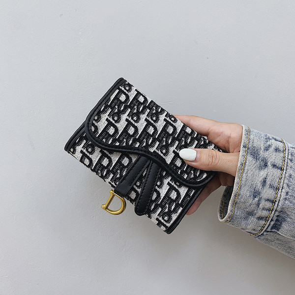 Moderan ženski novčanik sa metalnim elementom - dvije veličine