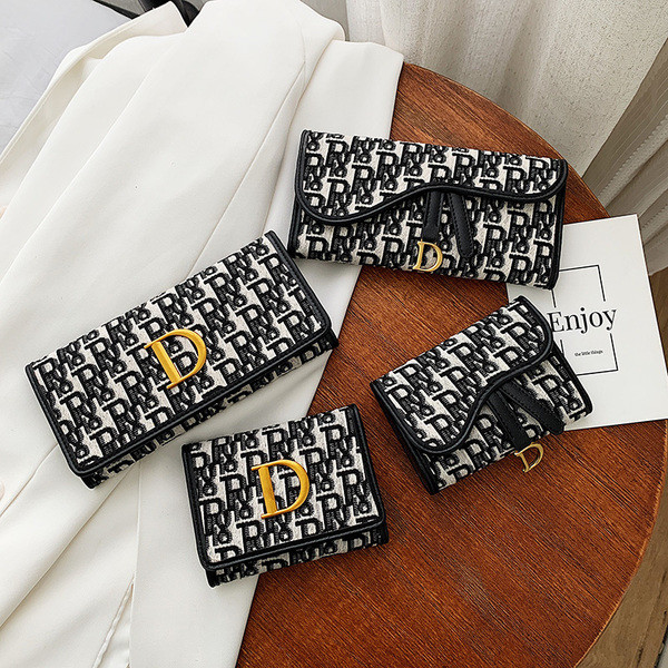 Moderan ženski novčanik sa metalnim elementom - dvije veličine