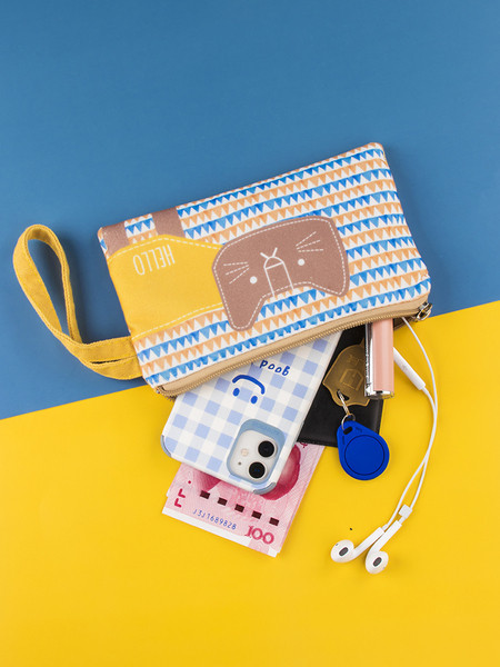 Värvilise mustriga vabaaja tekstiilist rahakott