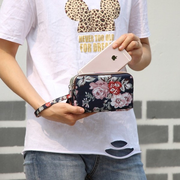 Šiuolaikinė moteriška piniginė su užtrauktuku ir gėlių raštu