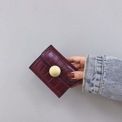 Naiste nahast rahakott metallist lukuga kolmes värvitoonis