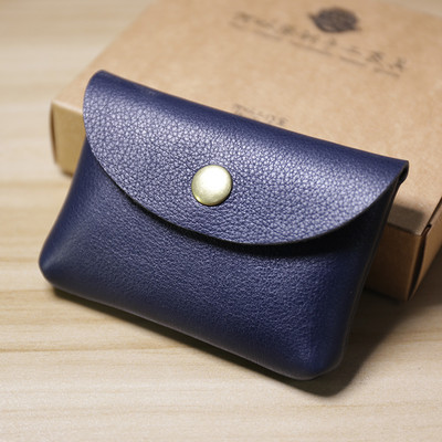 Kis bőr pénztárca érmék és személyes iratok tárolására