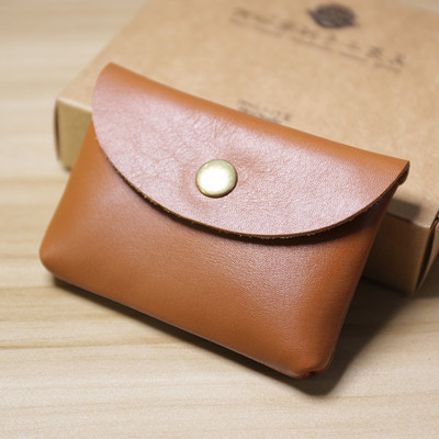 Kis bőr pénztárca érmék és személyes iratok tárolására