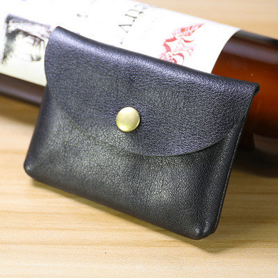 Kis bőr pénztárca érmék és személyes iratok tárolására