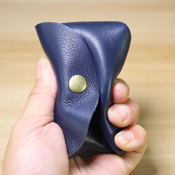 Kis bőr pénztárca érmék és személyes iratok tárolására