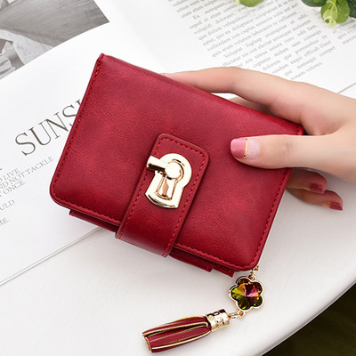 Μικρό γυναικείο πορτοφόλι με μεταλλικό κούμπωμα