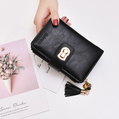 Малък дамски портфейл с метална закопчалка