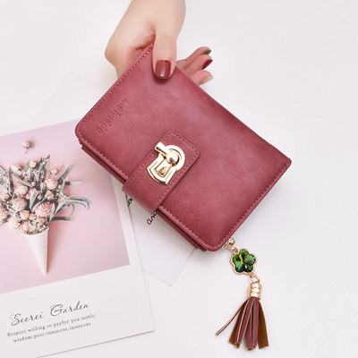 Малък дамски портфейл с метална закопчалка