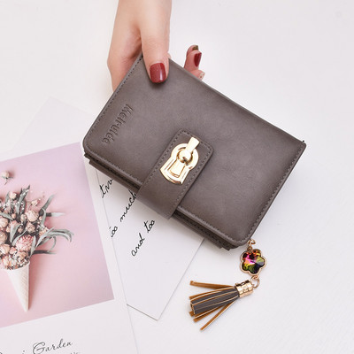 Малък дамски портфейл с метална закопчалка