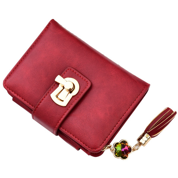 Малък дамски портфейл с метална закопчалка