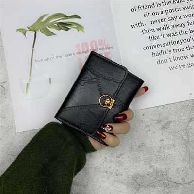 Γυναικείο έκο δερμάτινο πορτοφόλι σε τετράγωνο σχήμα με μεταλλικό κούμπωμα