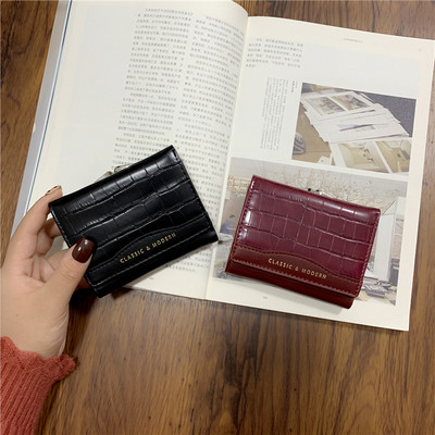 Γυναικείο έκο δερμάτινο πορτοφόλι με μεταλλικό κούμπωμα και επιγραφή
