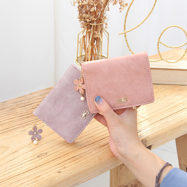 Női kis pénztárca műbőrből, fém elemmel