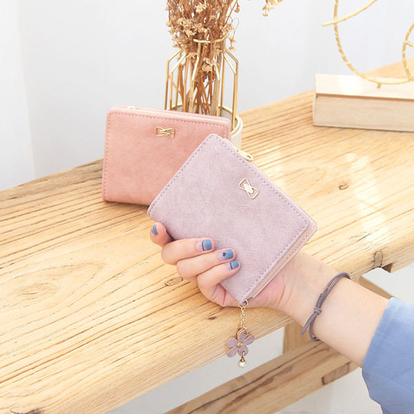 Női kis pénztárca műbőrből, fém elemmel