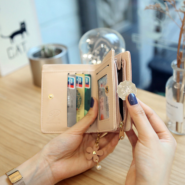 Női kis pénztárca műbőrből, fém elemmel