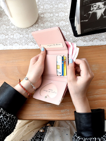 Naiste kunstnahast rahakott aplikatsiooniga