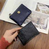 Γυναικείο πορτοφόλι με φερμουάρ και μεταλλικό στοιχείο σε διάφορα χρώματα