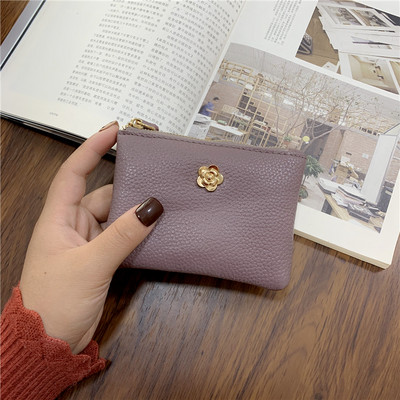 Γυναικείο πορτοφόλι με φερμουάρ και μεταλλικό στοιχείο σε διάφορα χρώματα