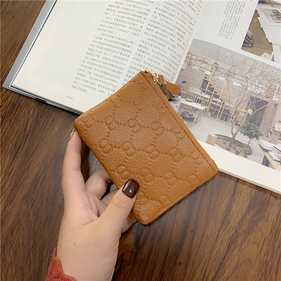 Γυναικείο πορτοφόλι με φερμουάρ και μεταλλικό στοιχείο σε διάφορα χρώματα