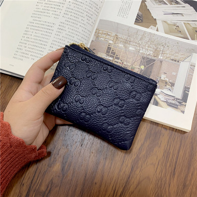 Γυναικείο πορτοφόλι με φερμουάρ και μεταλλικό στοιχείο σε διάφορα χρώματα