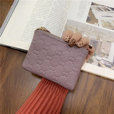 Γυναικείο πορτοφόλι με φερμουάρ και μεταλλικό στοιχείο σε διάφορα χρώματα