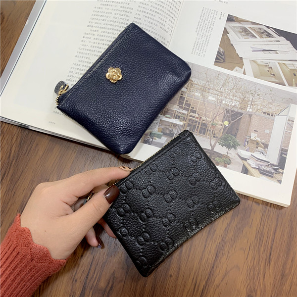 Γυναικείο πορτοφόλι με φερμουάρ και μεταλλικό στοιχείο σε διάφορα χρώματα