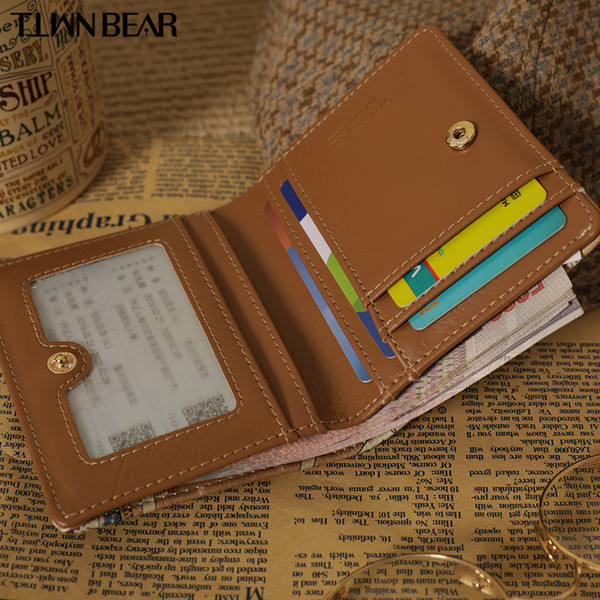 Väike karuaplikatsiooniga nahast rahakott