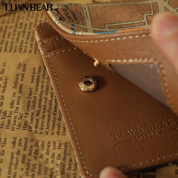 Väike karuaplikatsiooniga nahast rahakott