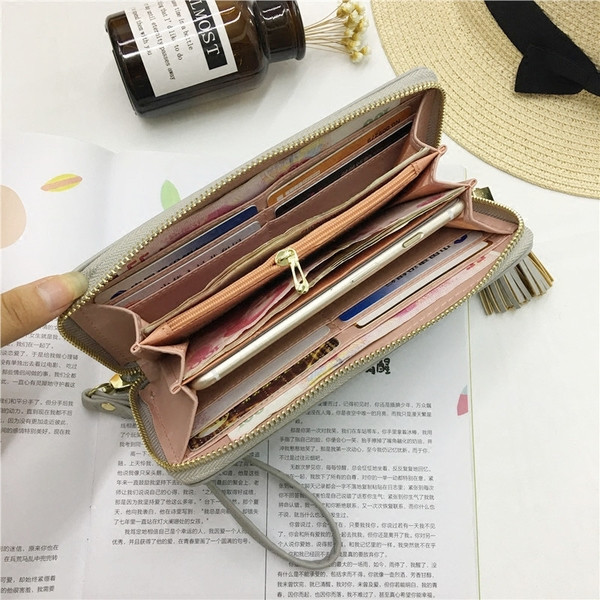 Πορτοφόλι νέο μοντέλο με φούντα και φερμουάρ σε διάφορα χρώματα