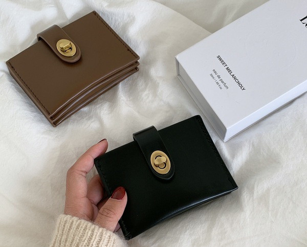 Kis bőr pénztárca fém csattal