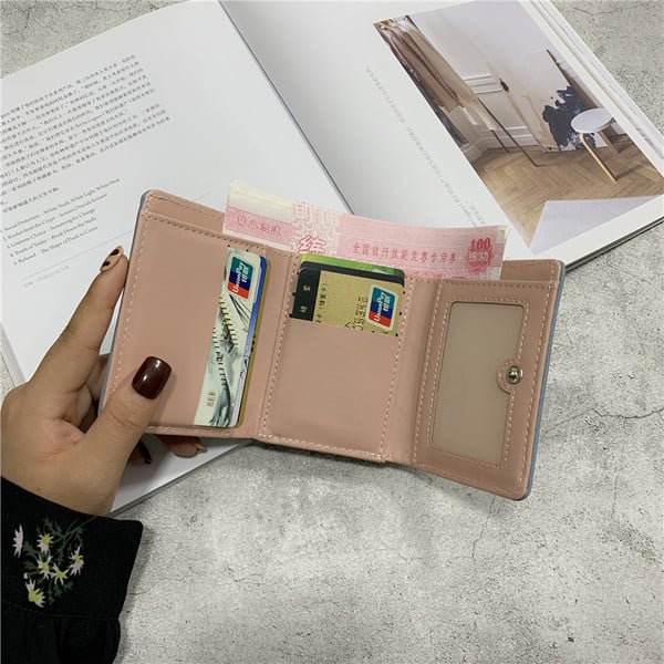 Női mindennapi pénztárca fém rögzítéssel és rátéttel