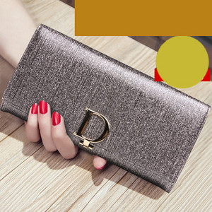 Μοντέρνο γυναικείο πορτοφόλι με γυαλιστερό μοτίβο και μεταλλική στερέωση