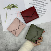 Model običnog novčanika s metalnim kopčanjem