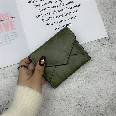 Model običnog novčanika s metalnim kopčanjem