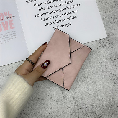 Model običnog novčanika s metalnim kopčanjem