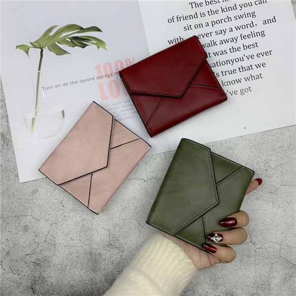 Model običnog novčanika s metalnim kopčanjem