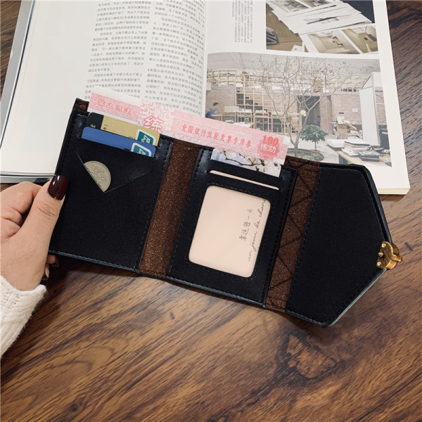 Novi model ženskog kožnog novčanika sa ukrasom u crnoj boji