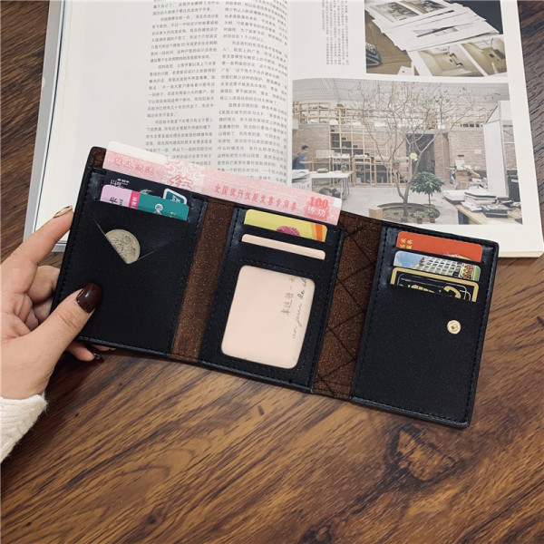 Novi model ženskog kožnog novčanika sa ukrasom u crnoj boji