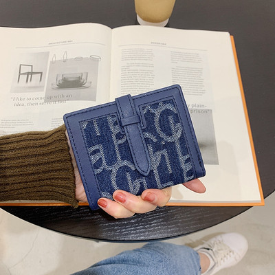 Μικρό γυναικείο πορτοφόλι από οικολογικό δέρμα και υφάσματα