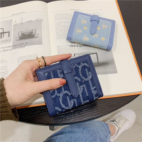 Μικρό γυναικείο πορτοφόλι από οικολογικό δέρμα και υφάσματα 