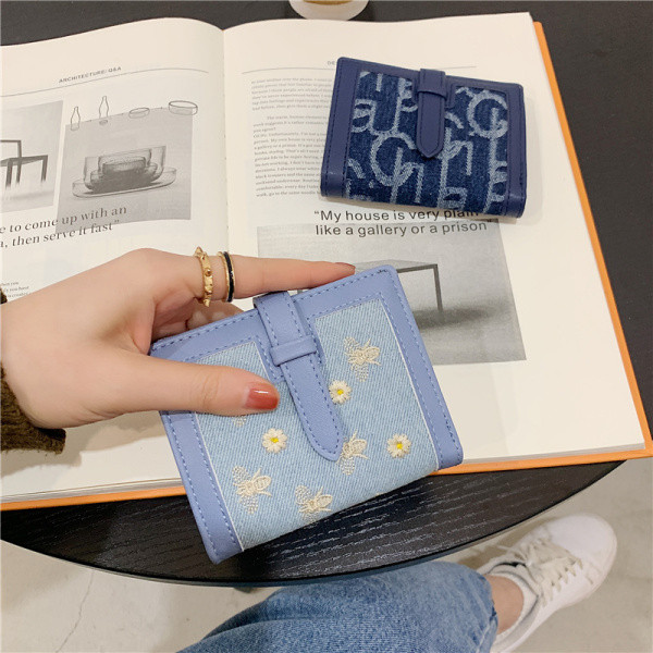 Μικρό γυναικείο πορτοφόλι από οικολογικό δέρμα και υφάσματα 